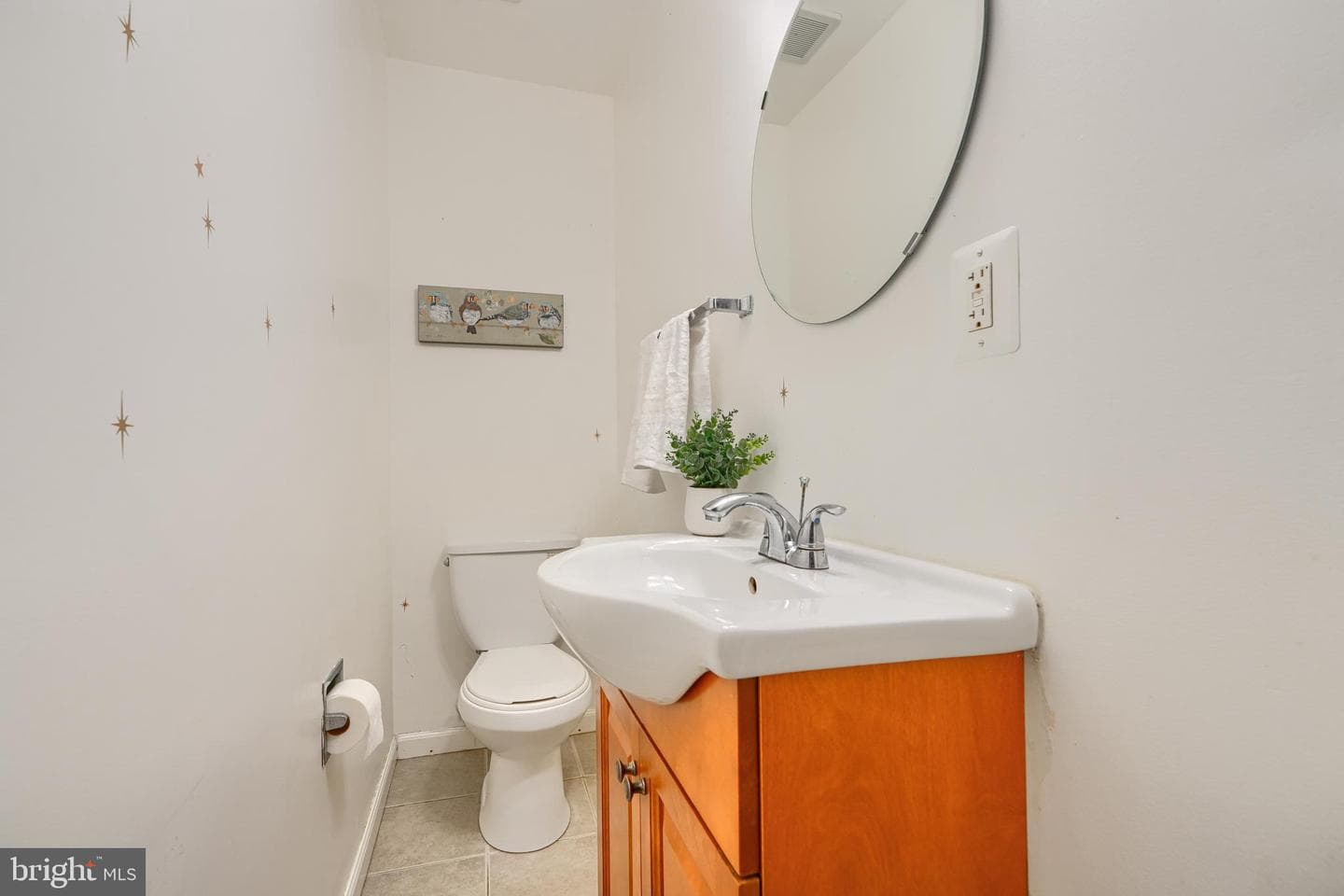 1057 W Barre Street photo 16