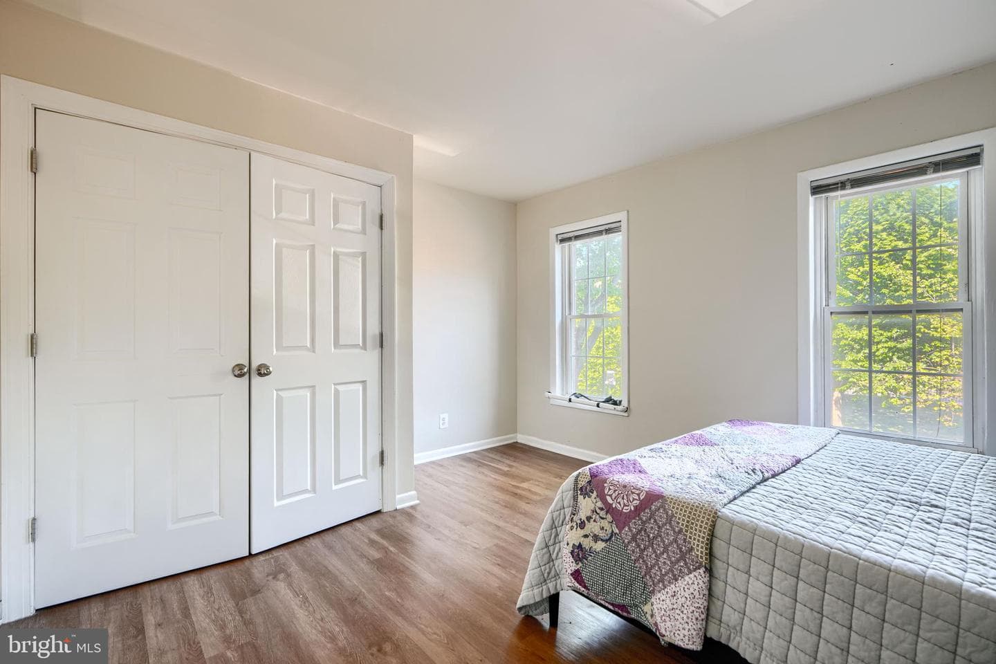 1057 W Barre Street photo 19