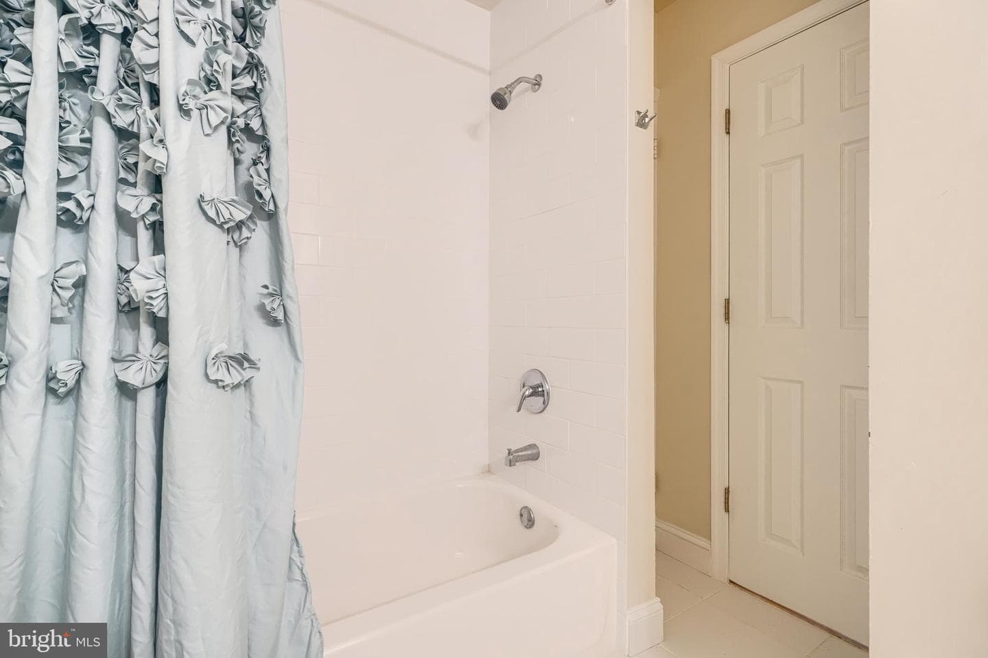 1057 W Barre Street photo 22