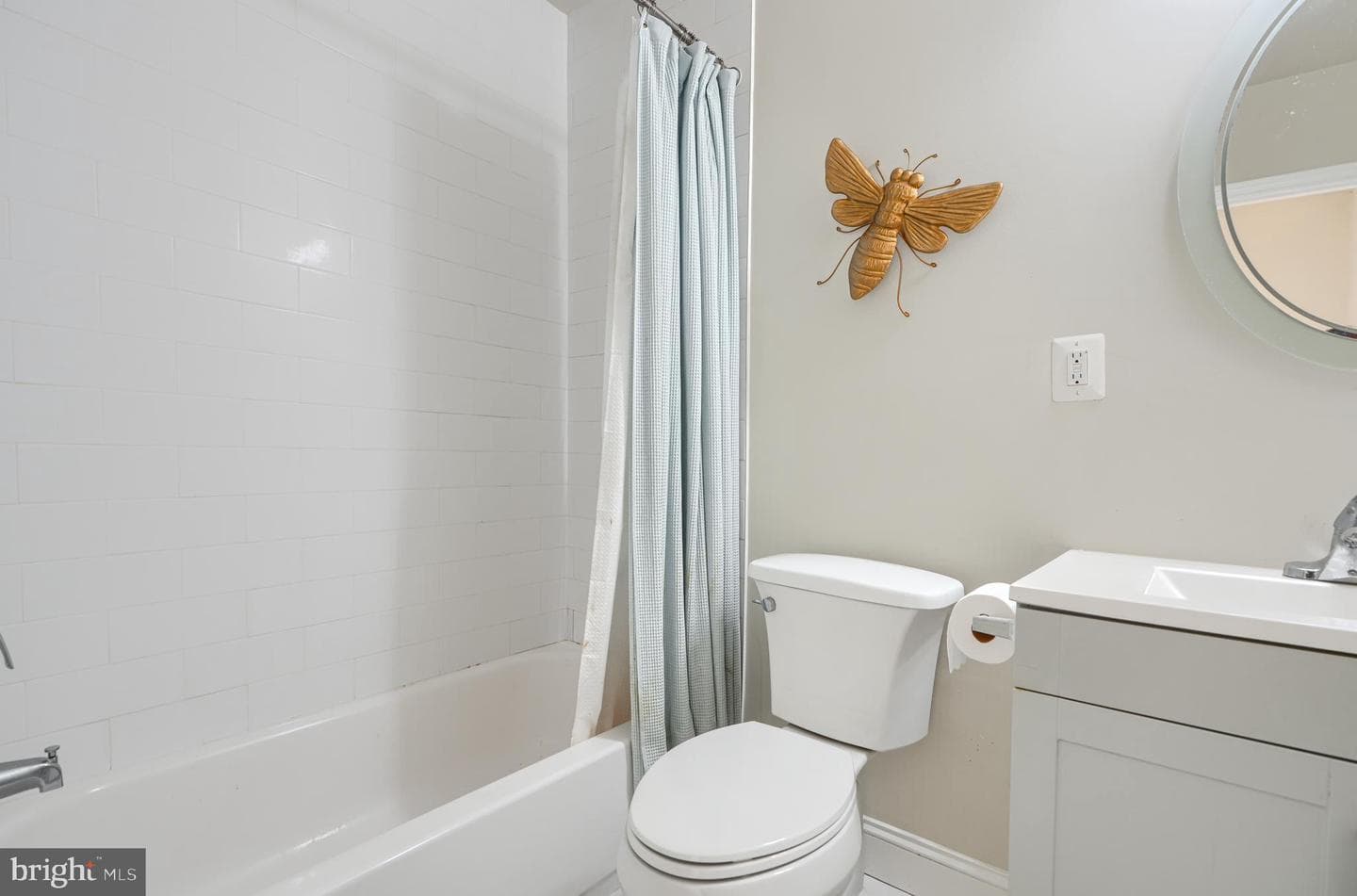 1057 W Barre Street photo 26