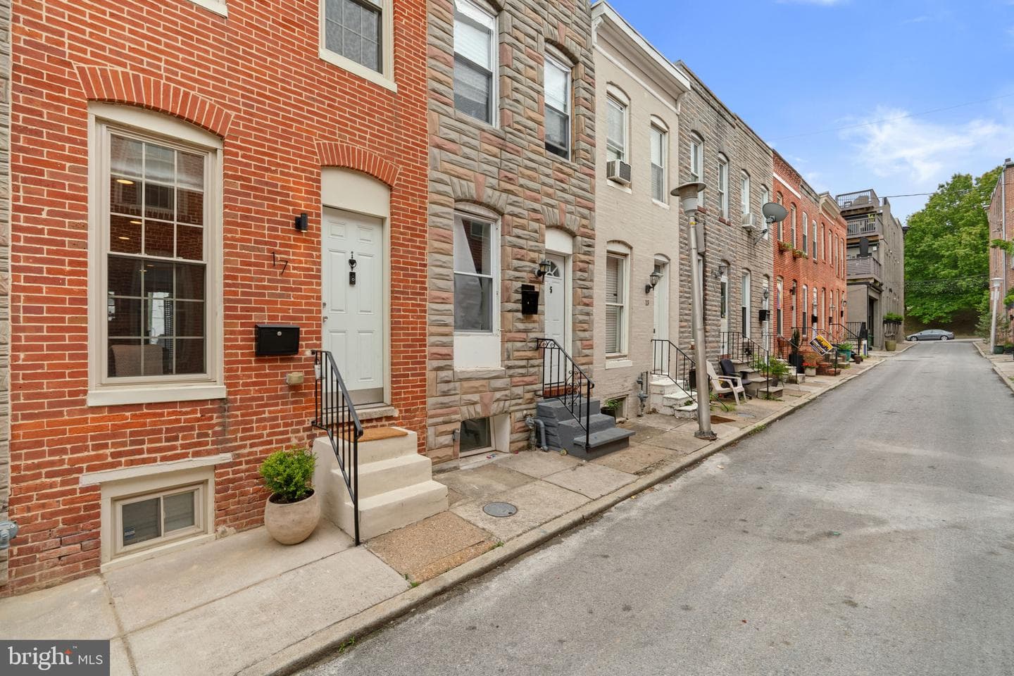 17 N Bradford Street photo 2