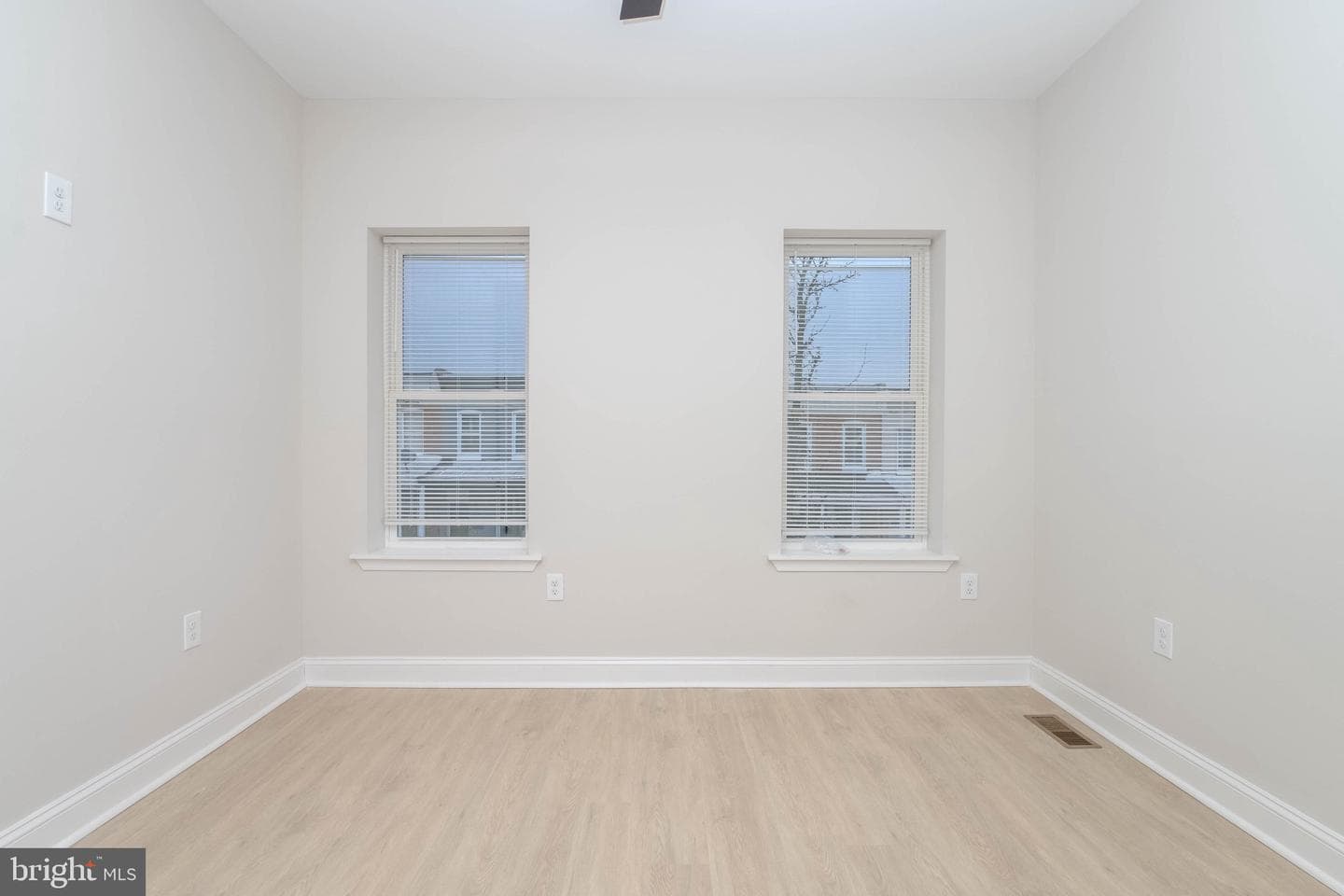 1645 Normal Avenue photo 16