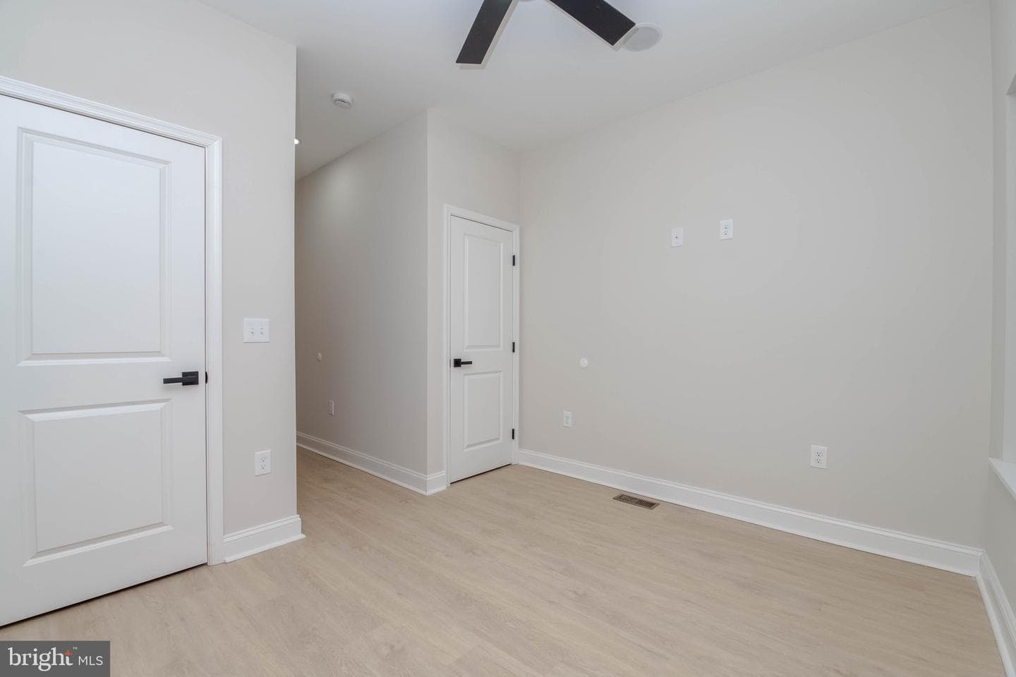 1645 Normal Avenue photo 17