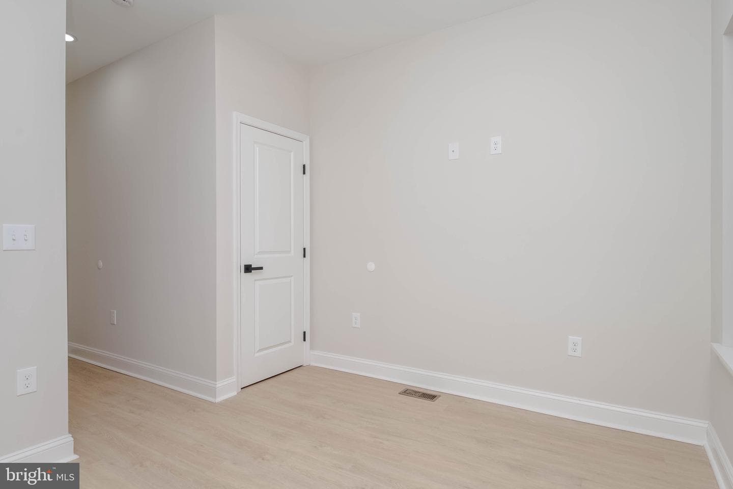 1645 Normal Avenue photo 19