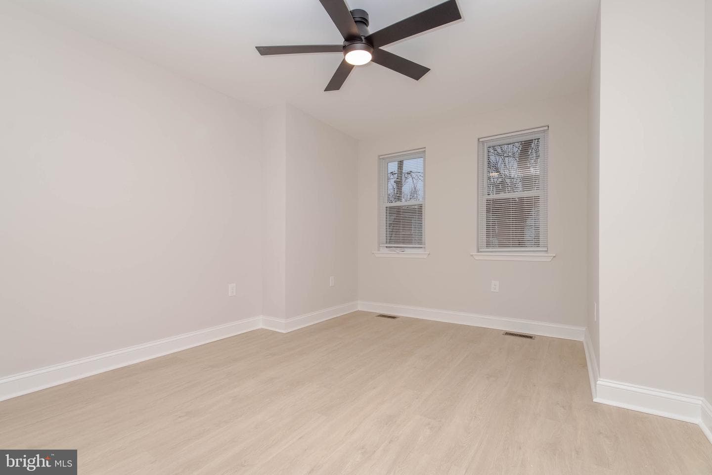 1645 Normal Avenue photo 22