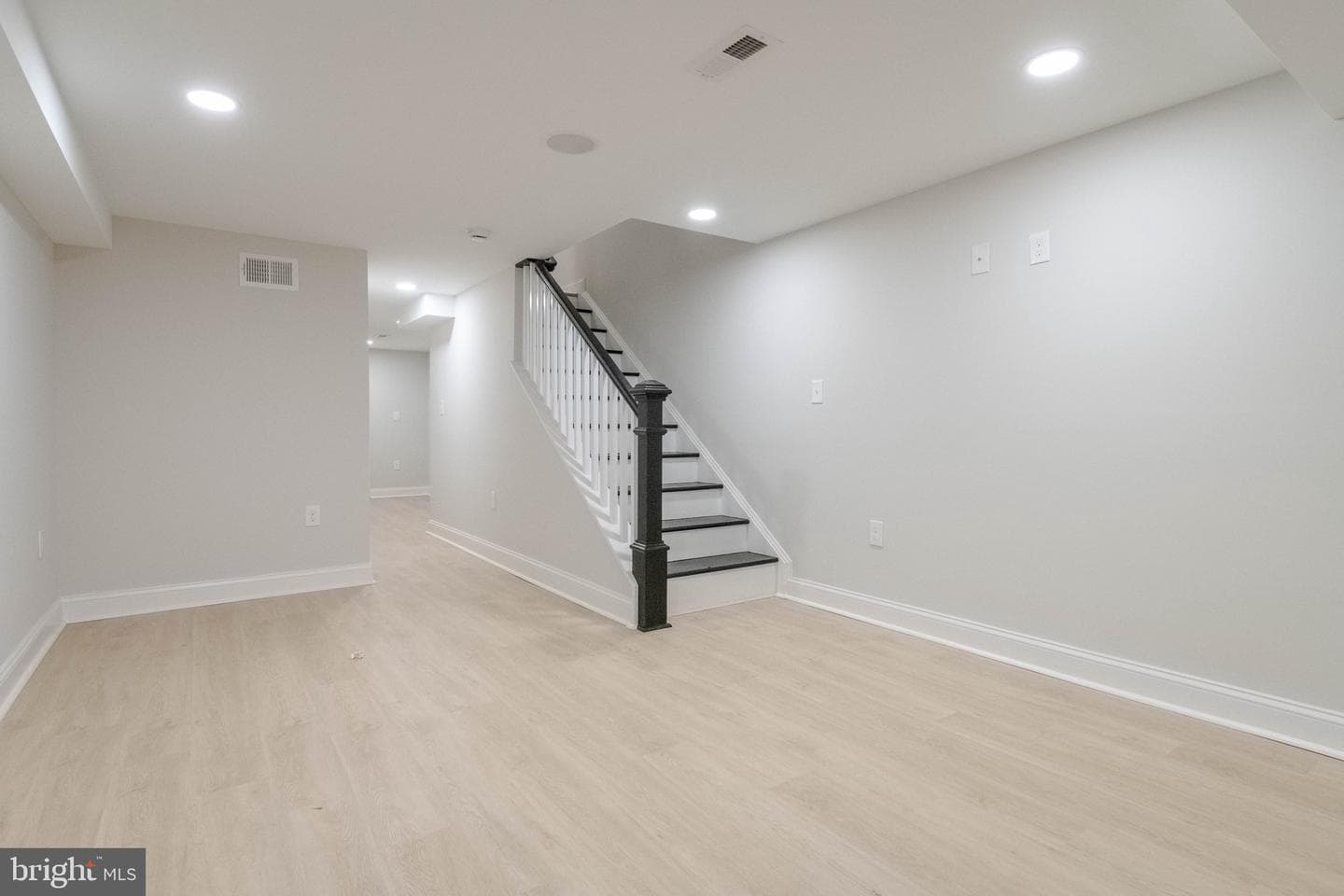 1645 Normal Avenue photo 31