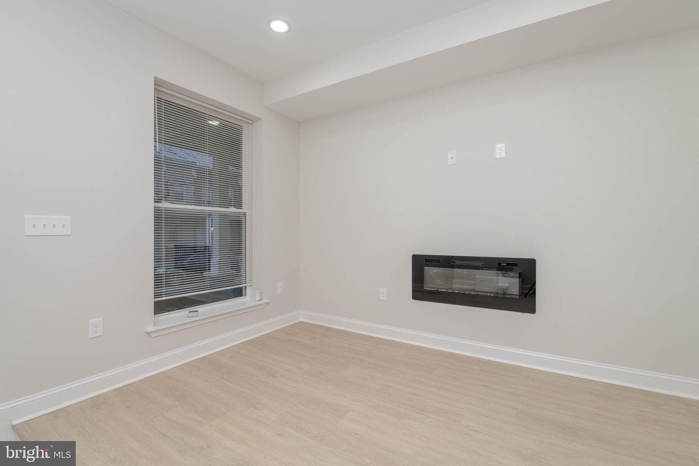 1645 Normal Avenue photo 9