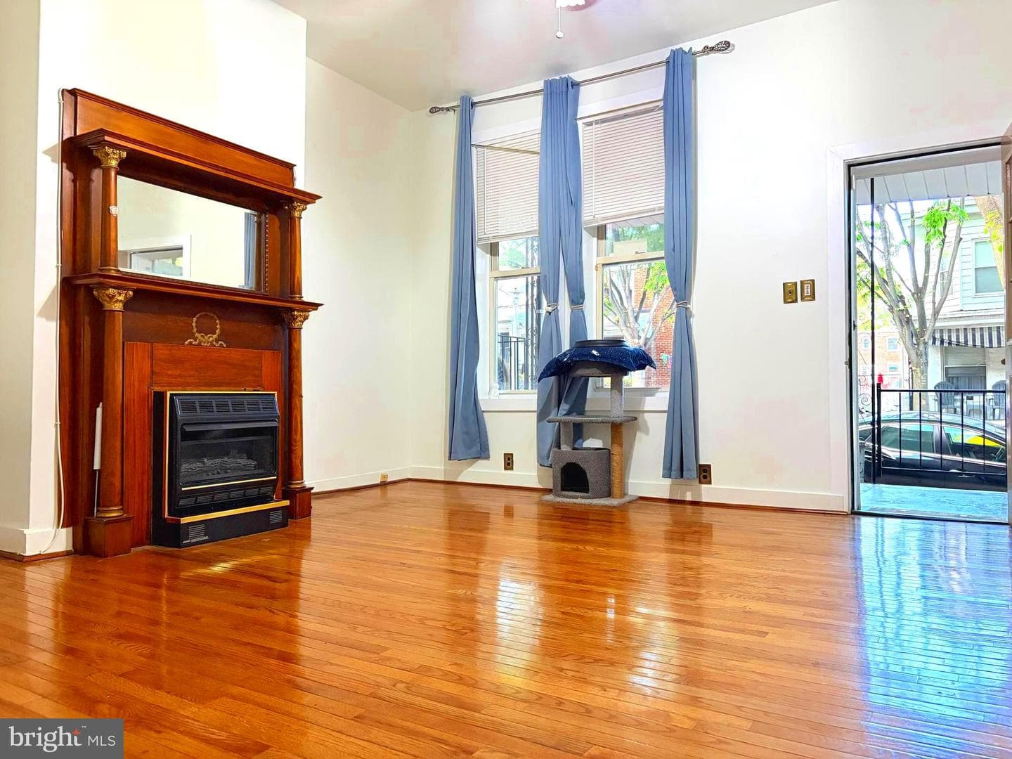 3642 Malden Avenue photo 5