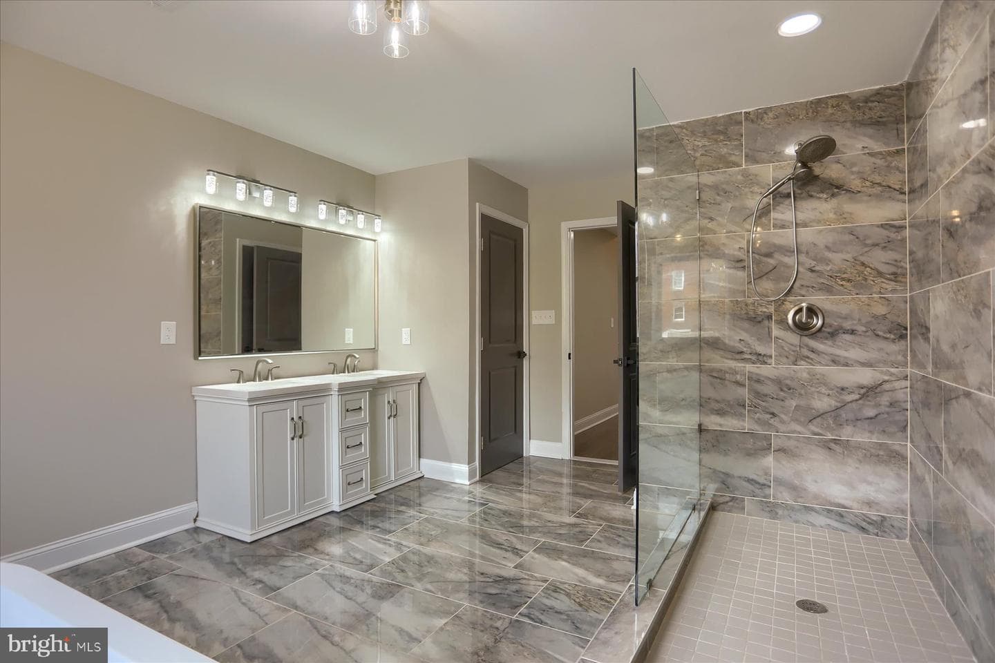 1811 Madison Avenue photo 19