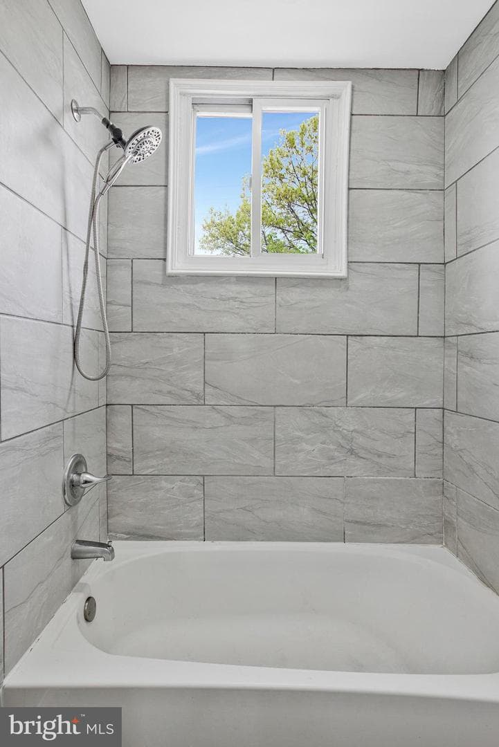 40 N Abington Avenue photo 31