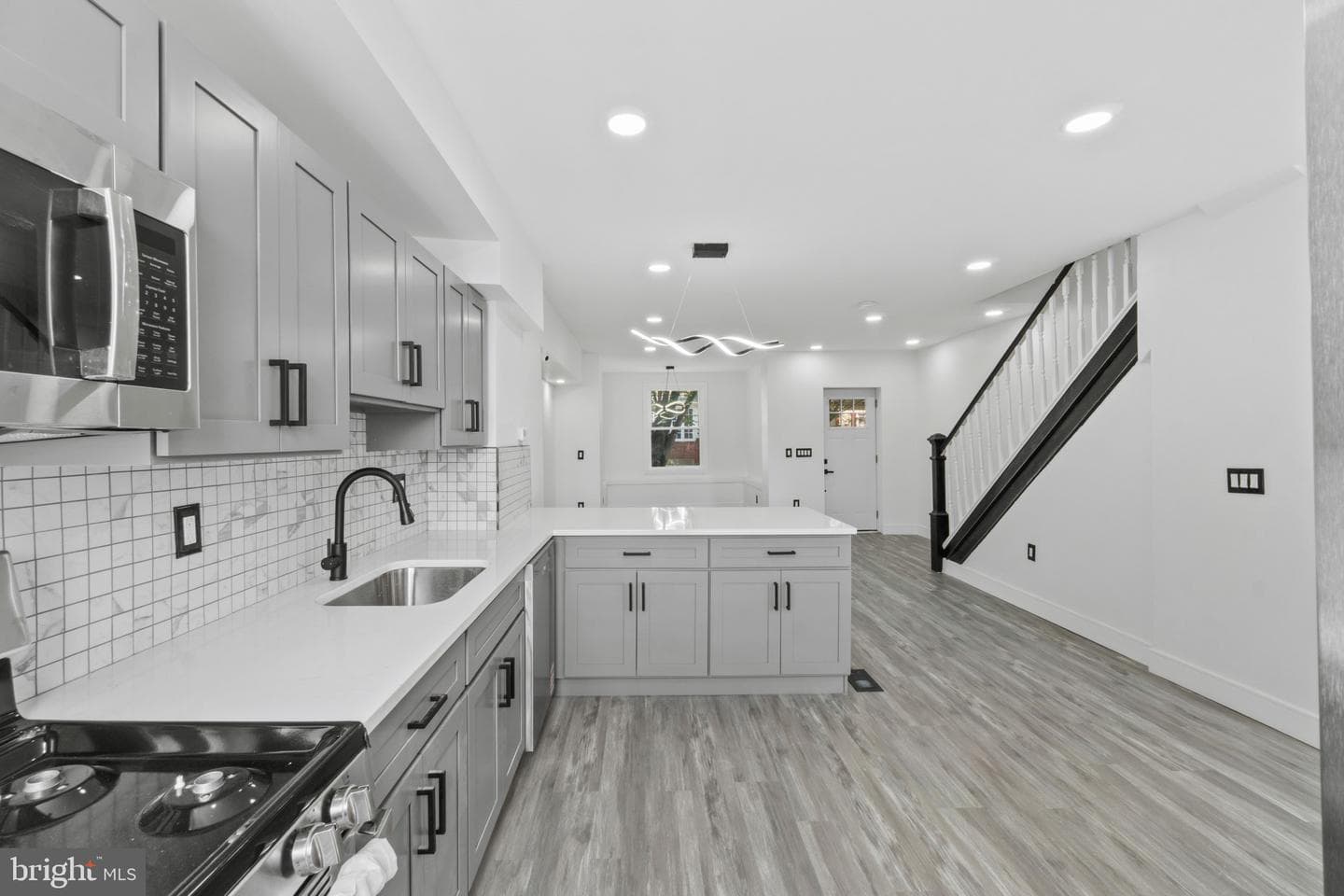 2627 Garrett Avenue photo 8