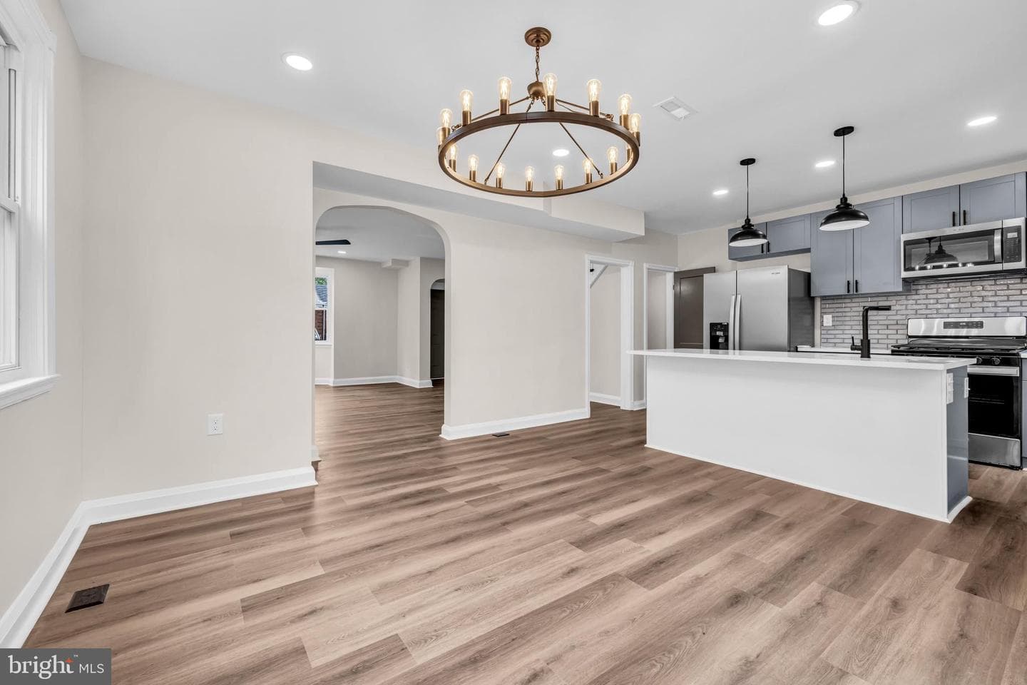 1513 Kingsway Road photo 2