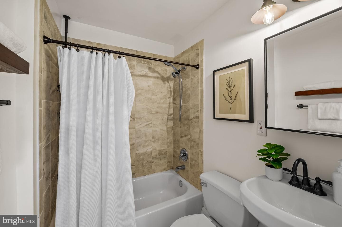 1435 Hull Street photo 24