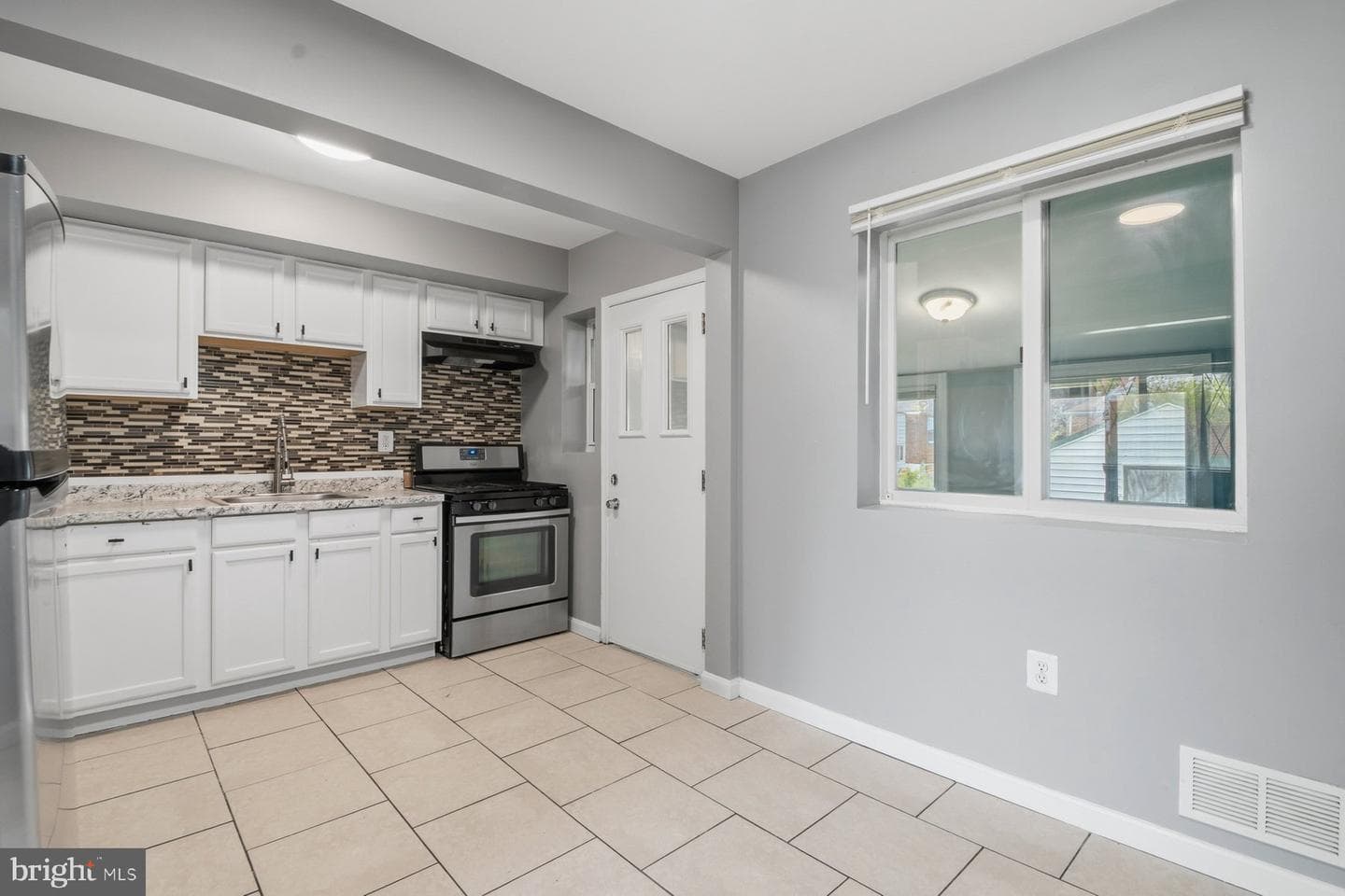 5912 Willet Avenue photo 8