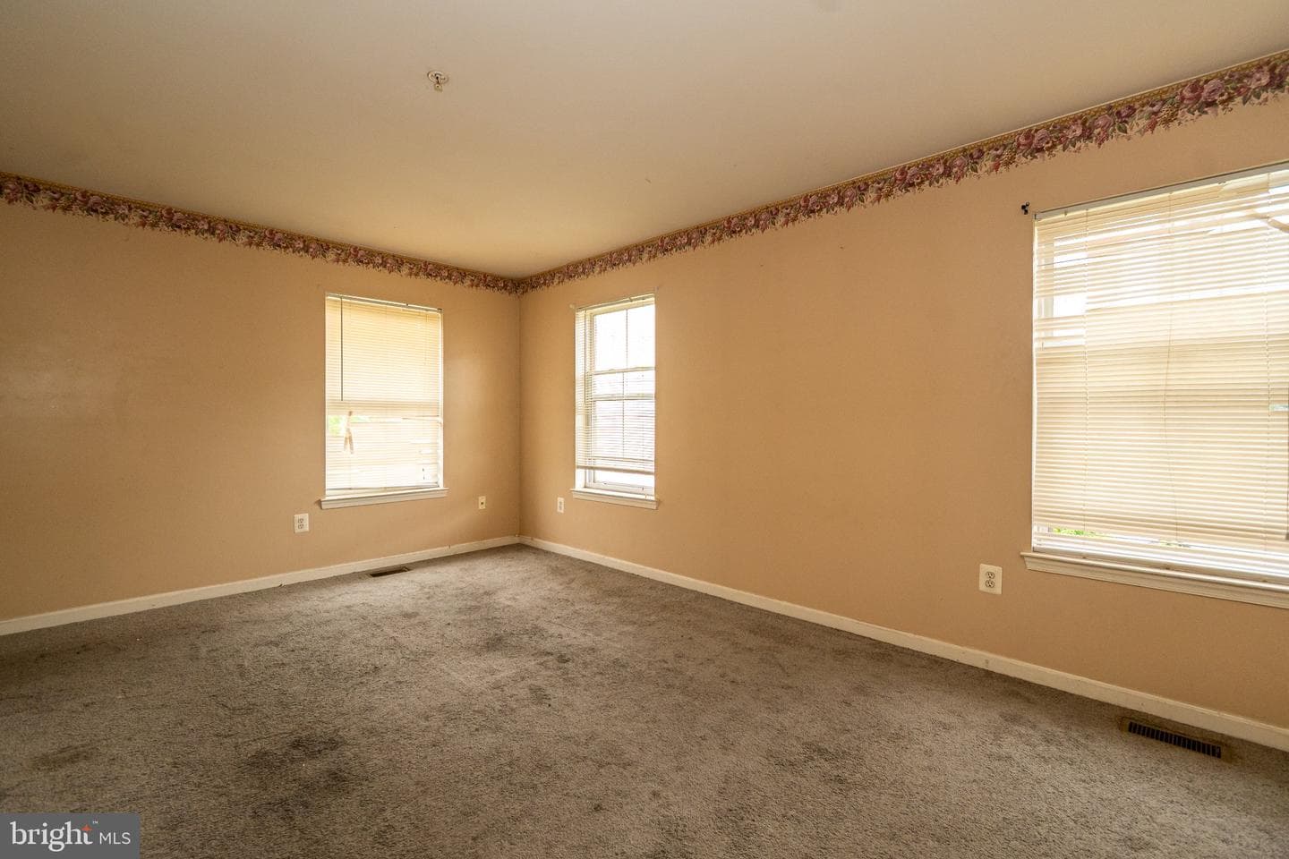 605 N Fremont Avenue N photo 13