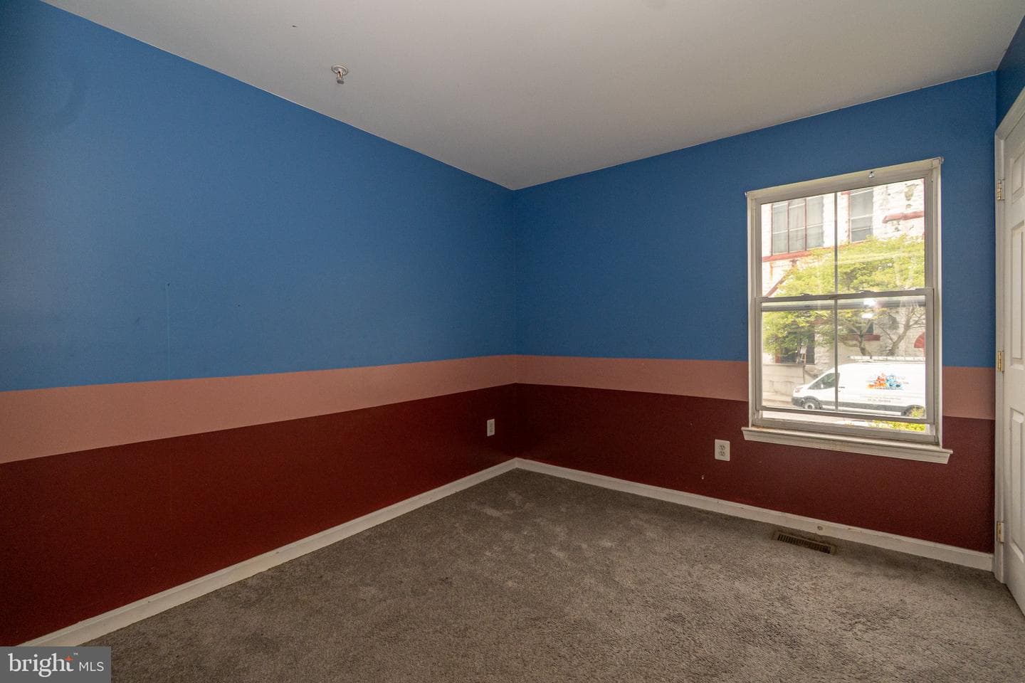 605 N Fremont Avenue N photo 24