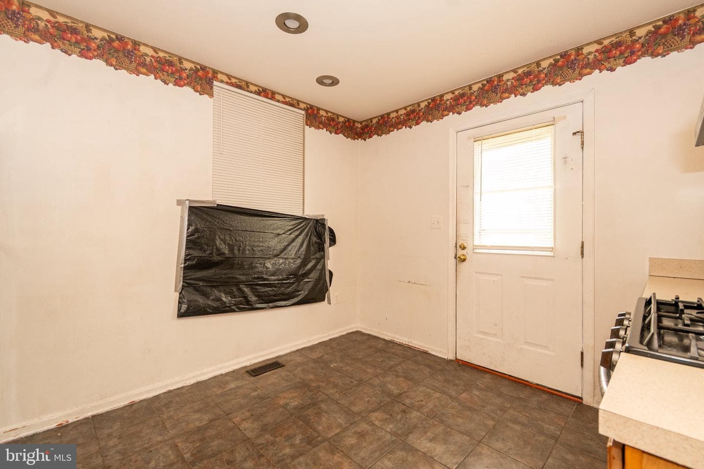 605 N Fremont Avenue N photo 8
