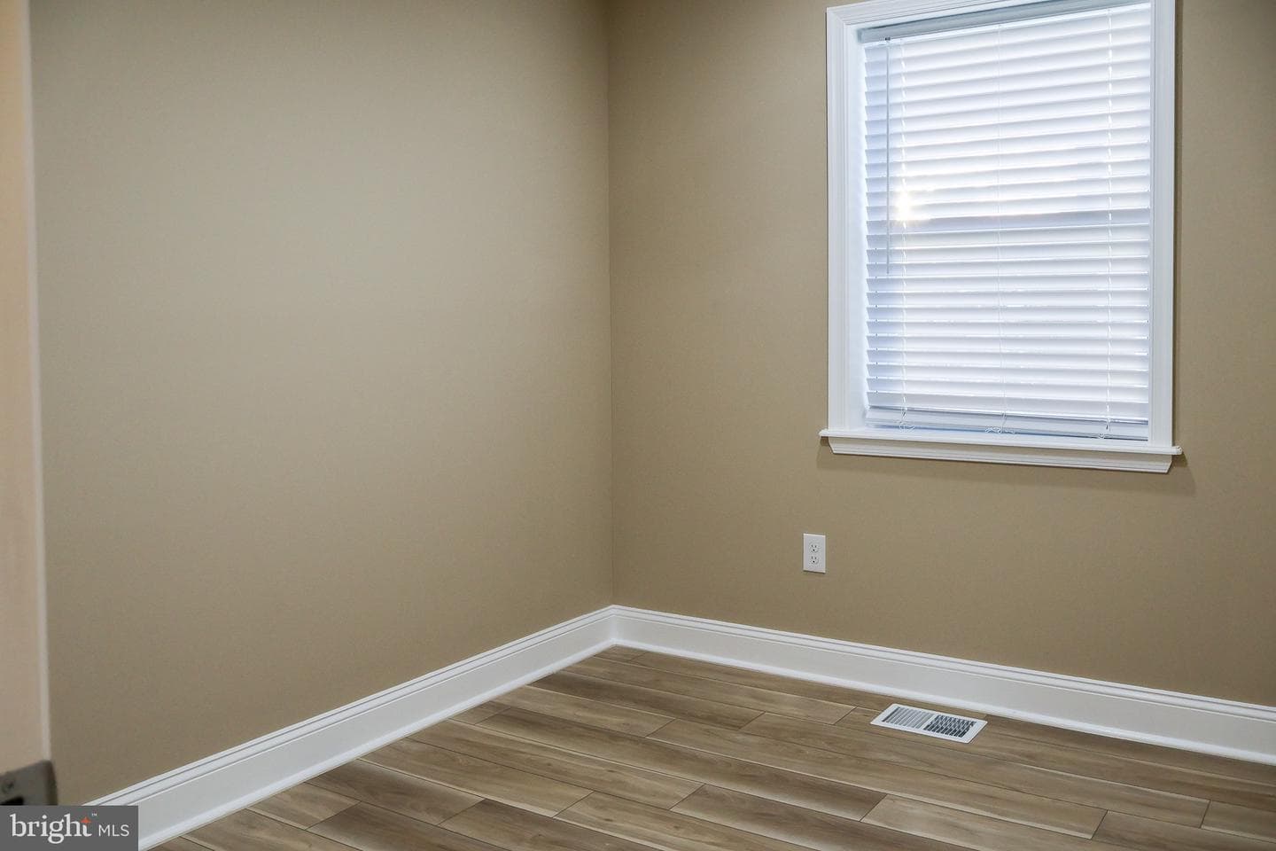 2316 Ashburton Street photo 50