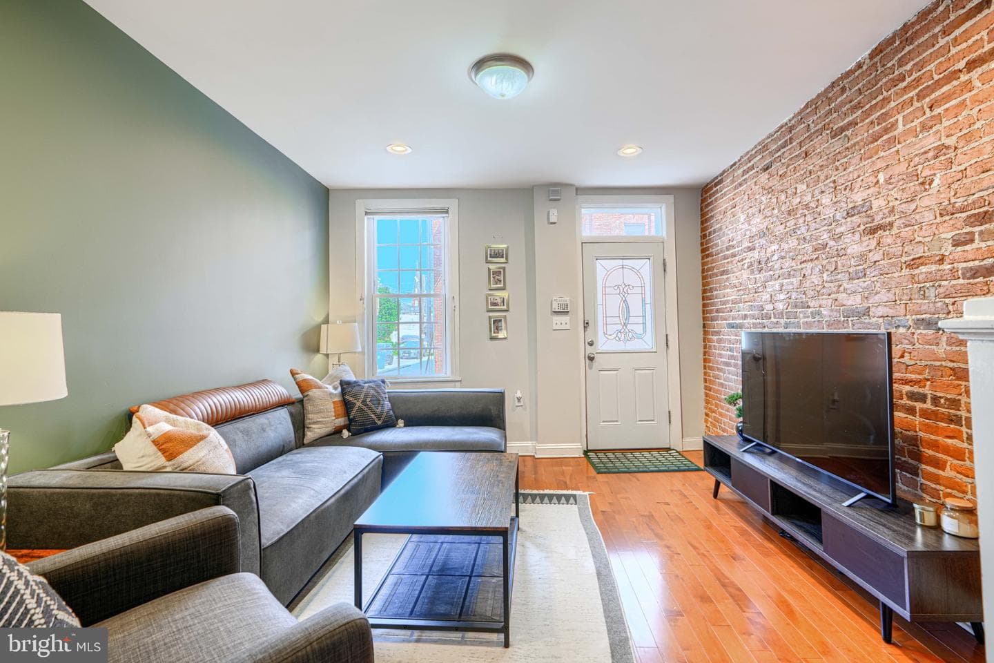 11 W West Street photo 8