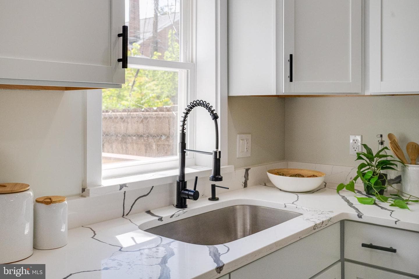 3723 Saint Margaret Street photo 11