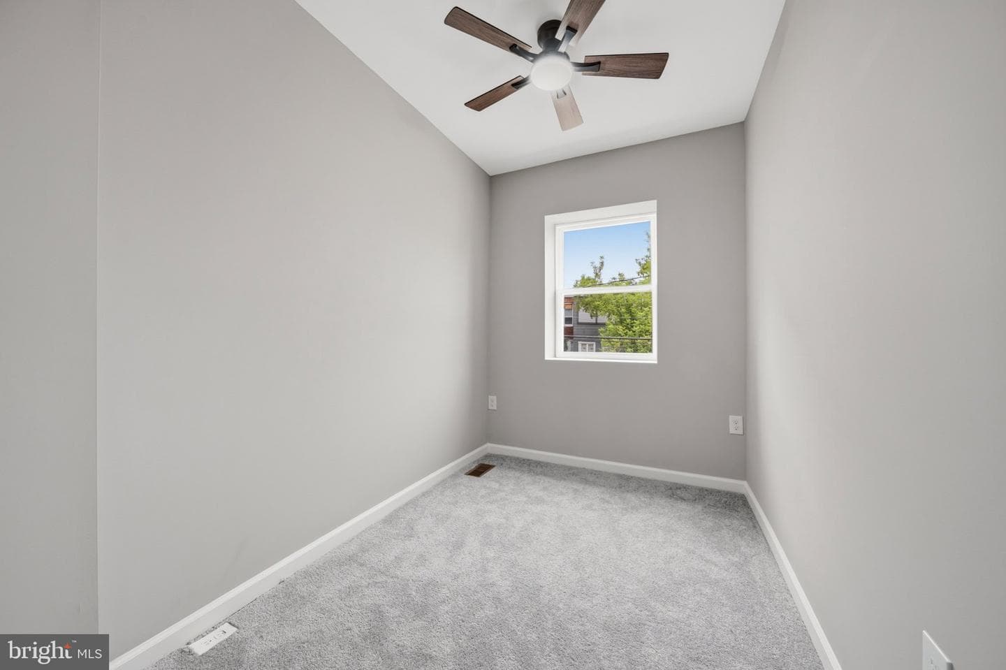 2600 Oswego Avenue photo 12
