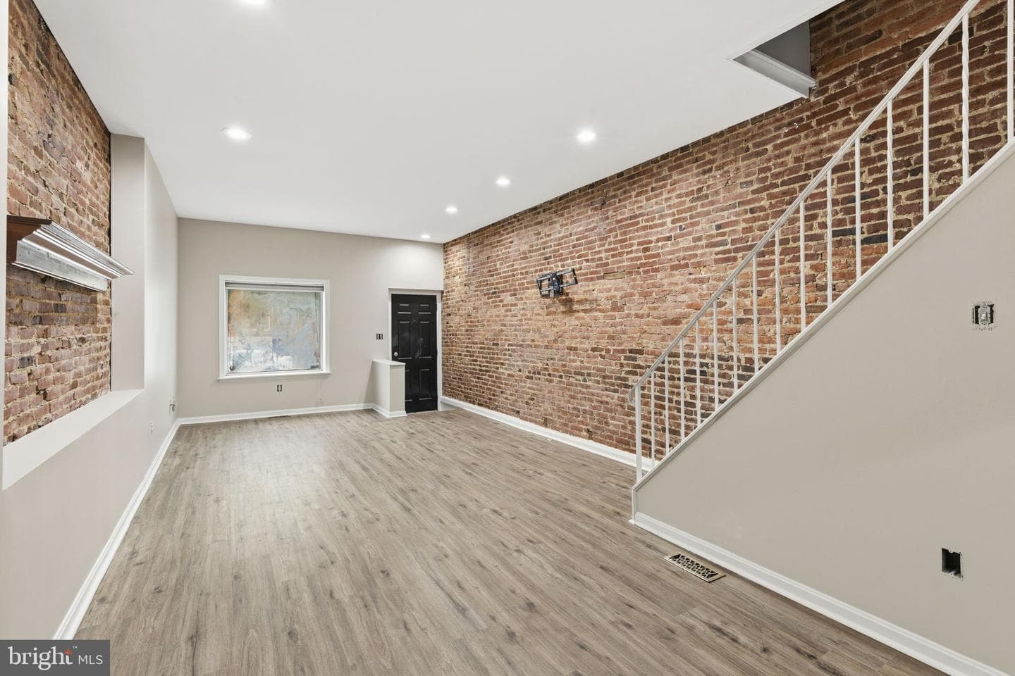 502 S East Avenue photo 3