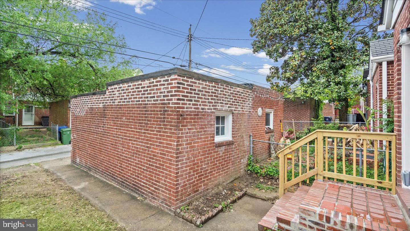 1633 Ralworth Road photo 36