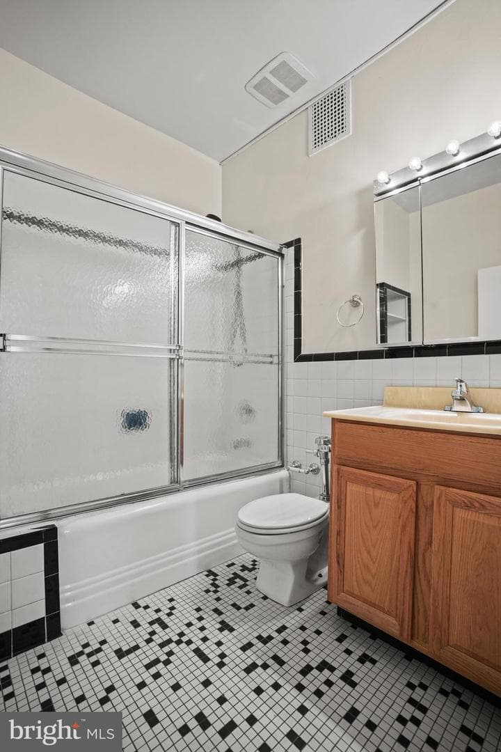 1 E Chase Street #401 photo 20