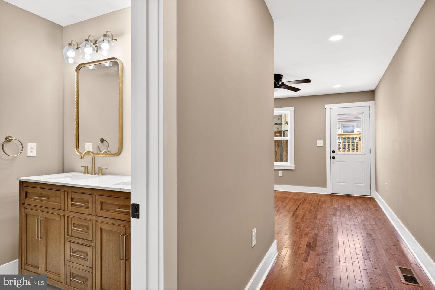 1342 Andre Street photo 23