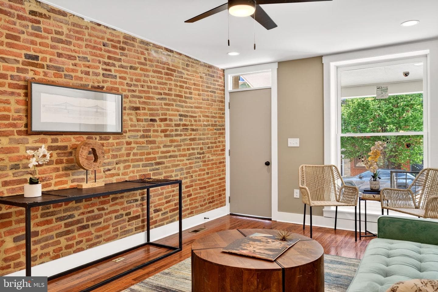 1342 Andre Street photo 3