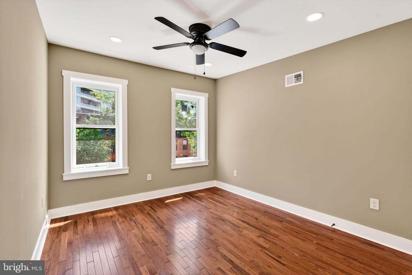 1342 Andre Street photo 40