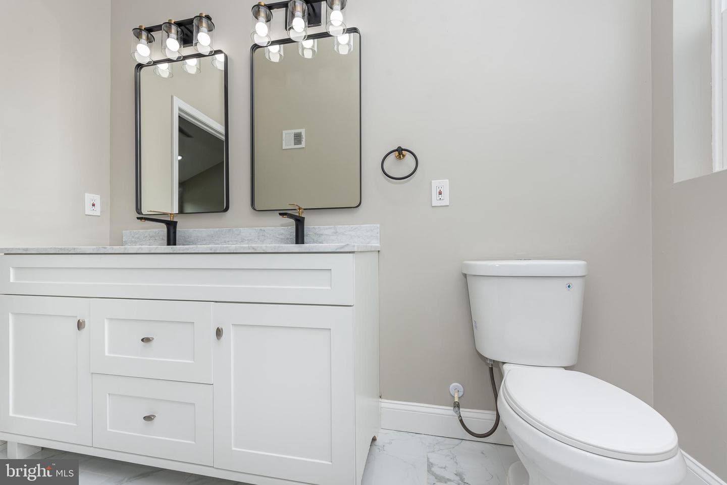 1016 W Fayette Street photo 24