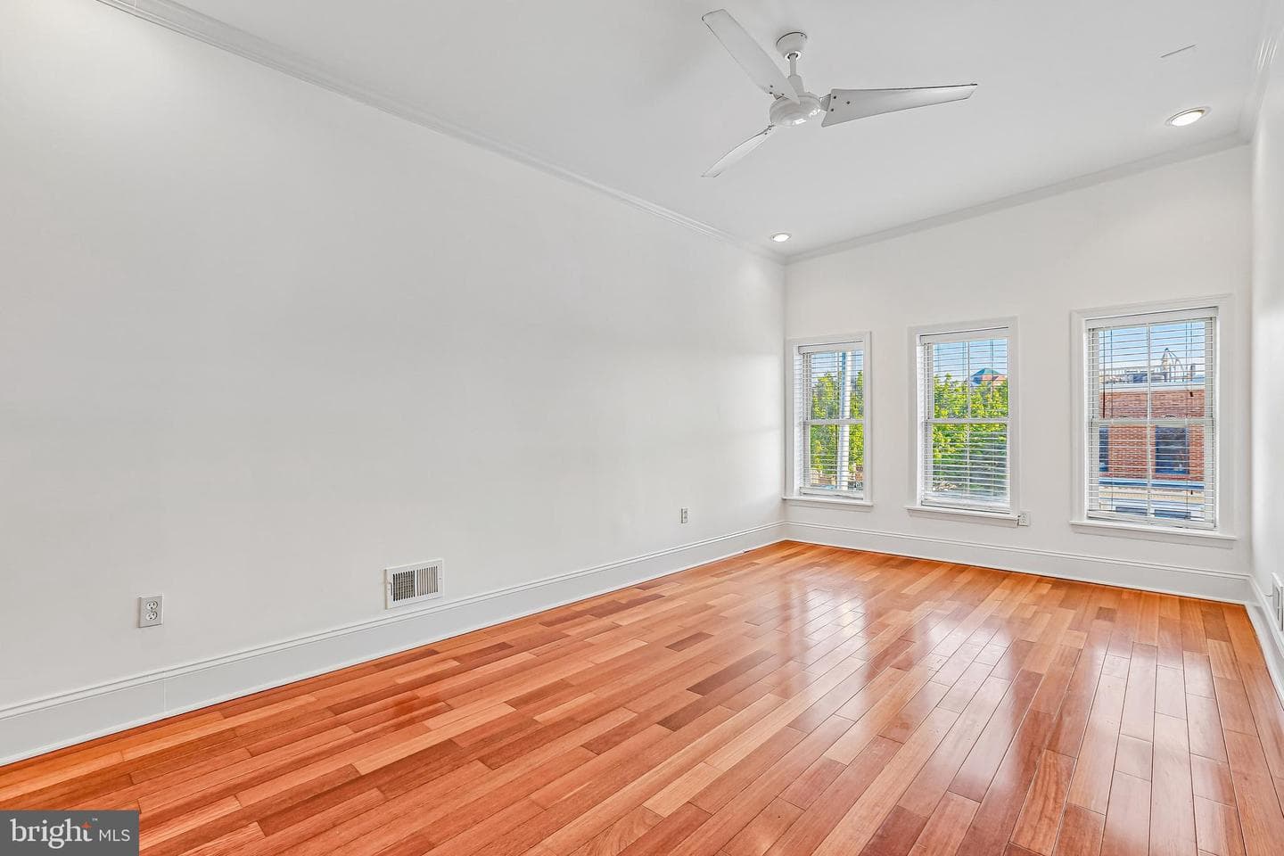 3142 Fait Avenue photo 5
