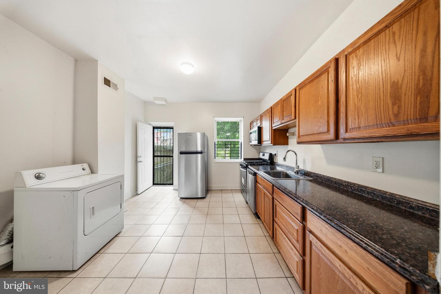 2516 W Pratt Street photo 8