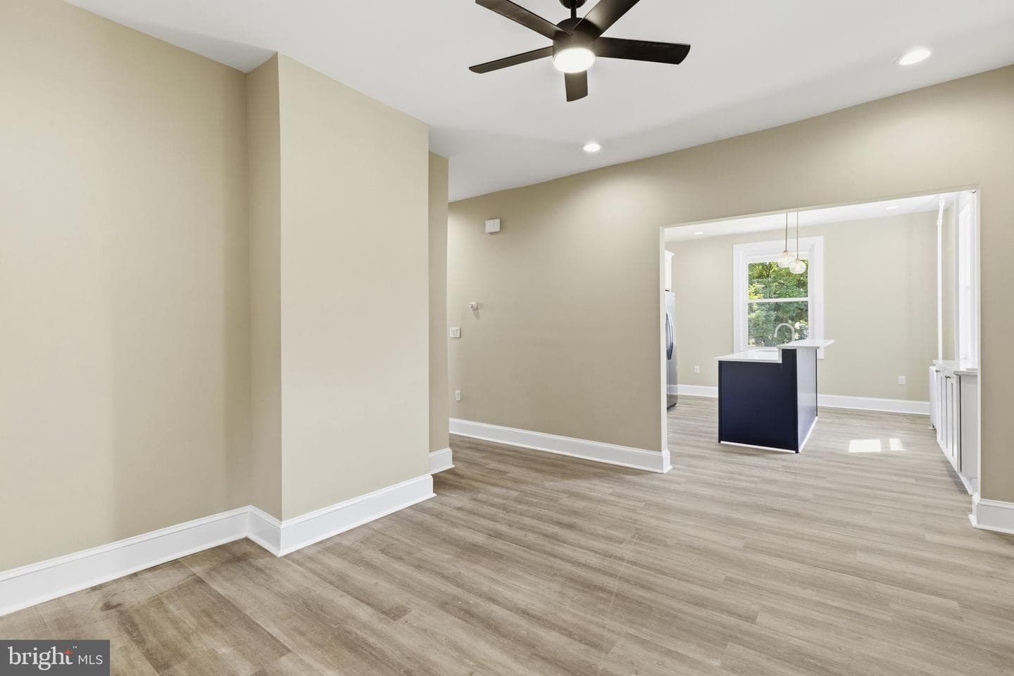 3914 Pinewood Avenue photo 12