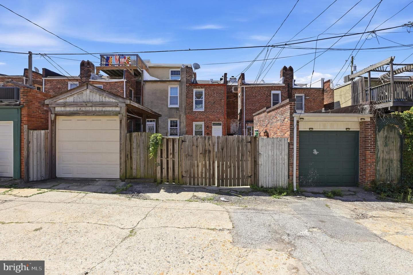 112 E Hamburg Street photo 31