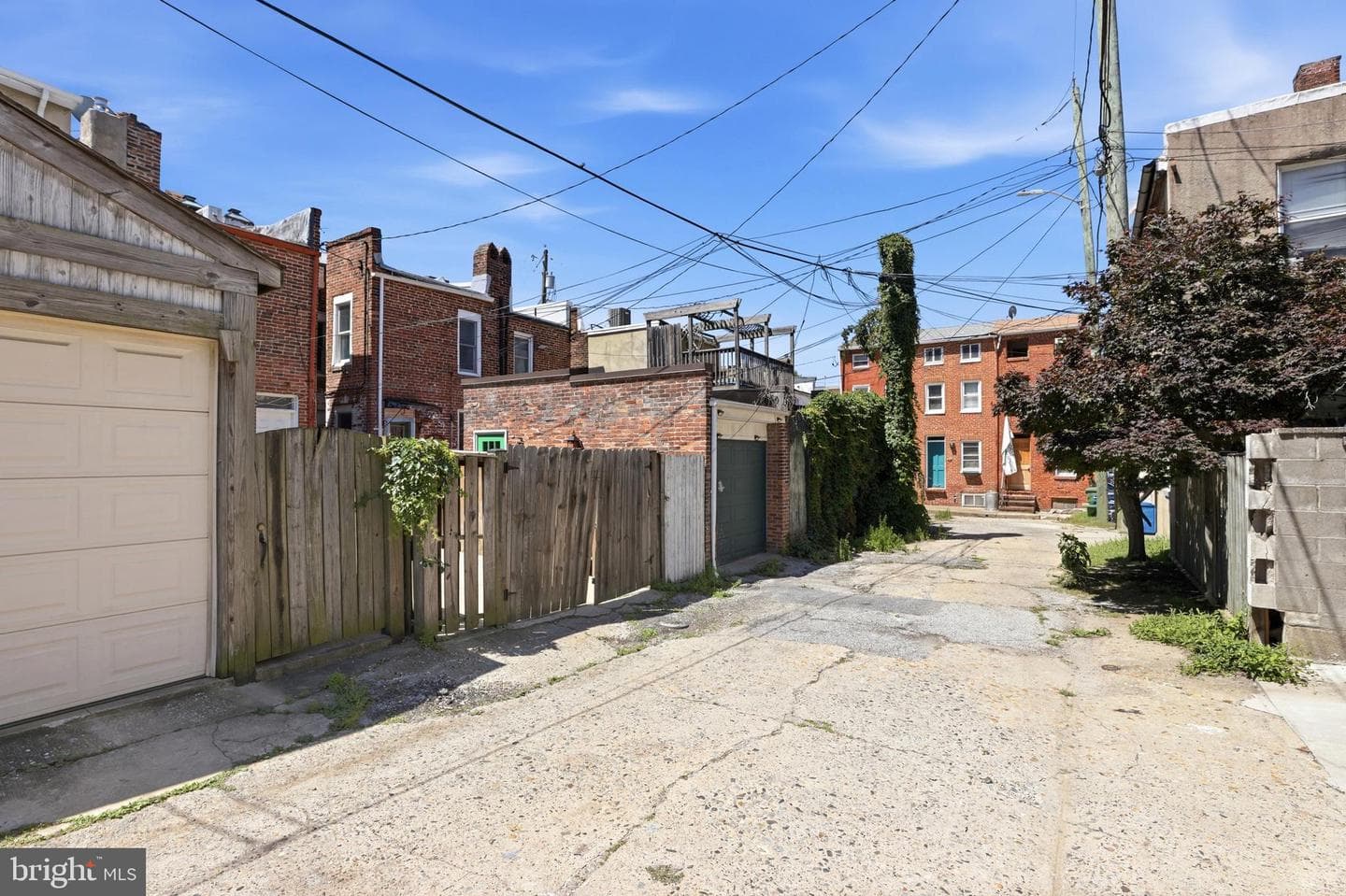 112 E Hamburg Street photo 32