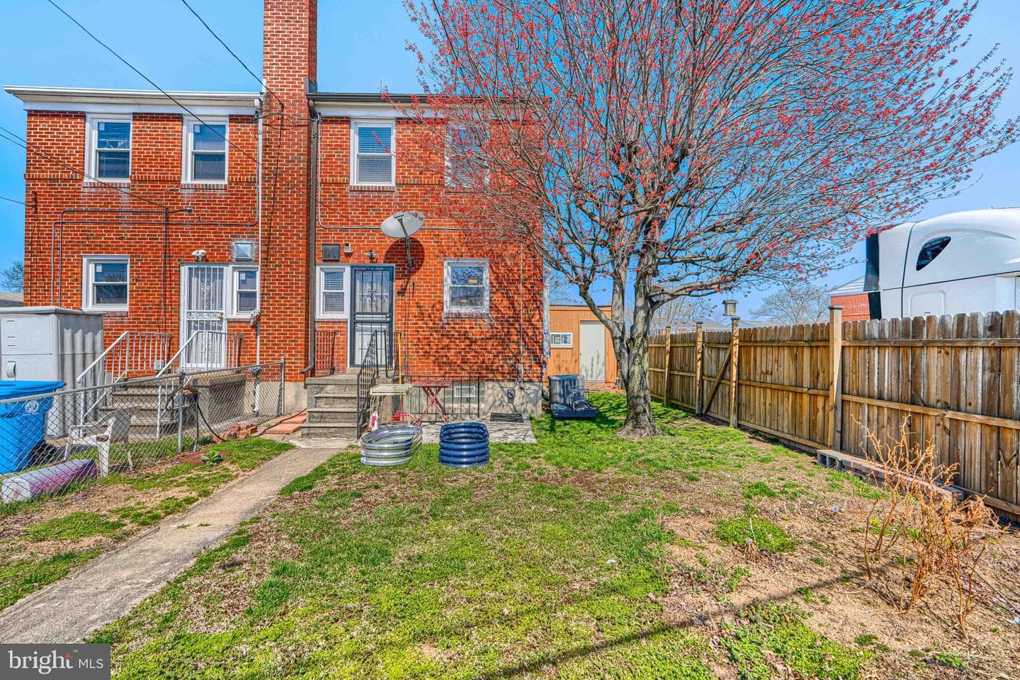 2119 Walshire Avenue photo 5