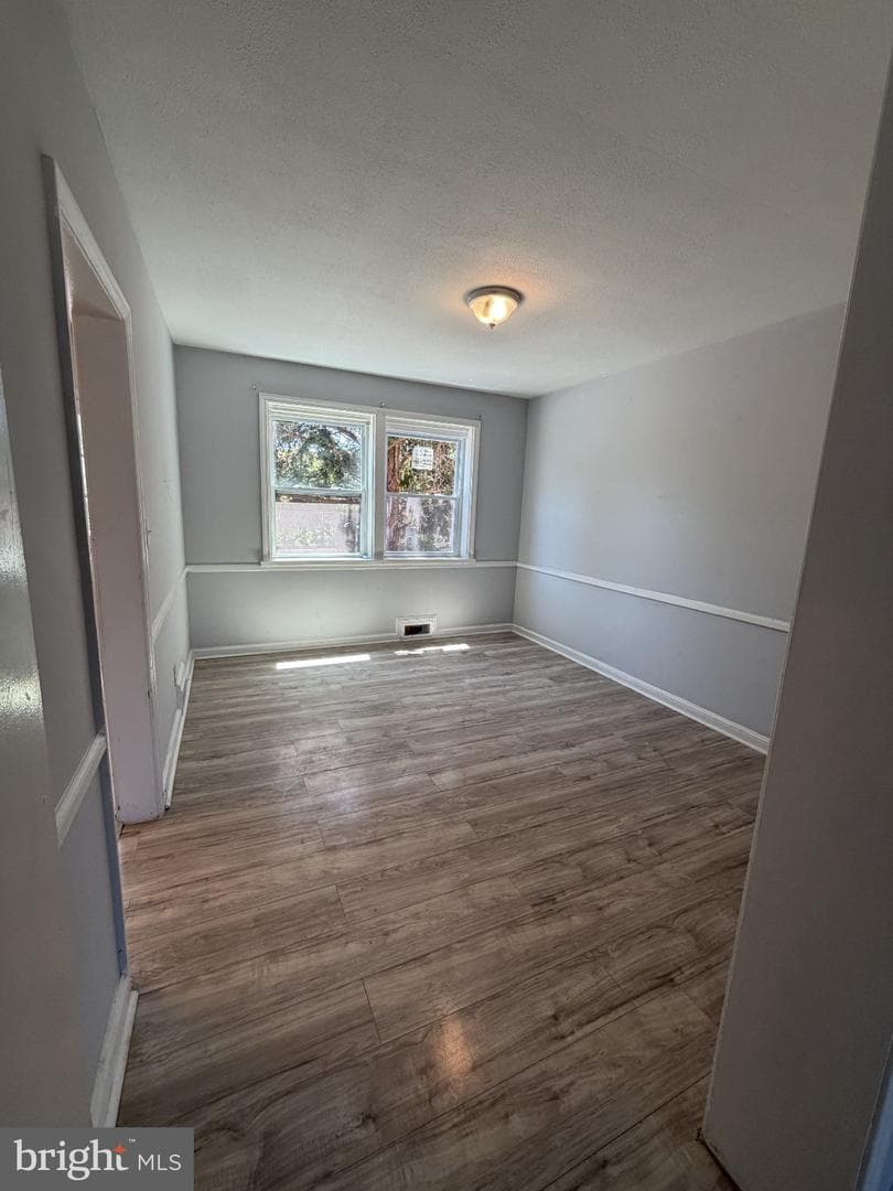1239 Walters Avenue photo 6