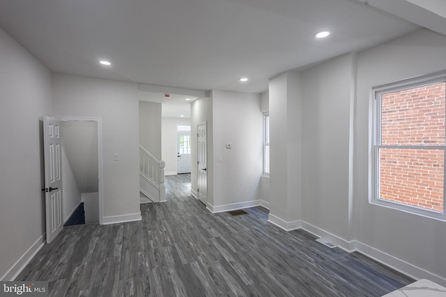 2115 N Longwood Street photo 16
