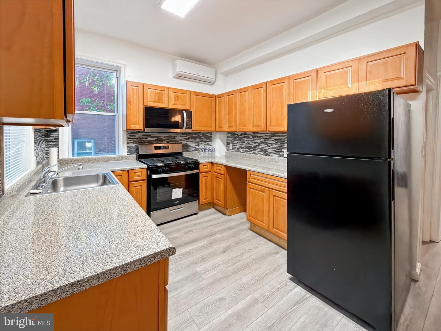 2210 Lyndhurst Avenue photo 12