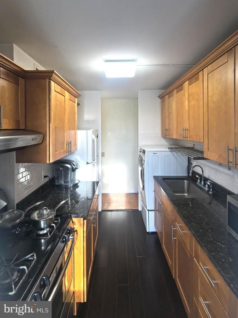 4000 N Charles Street #508 photo 8