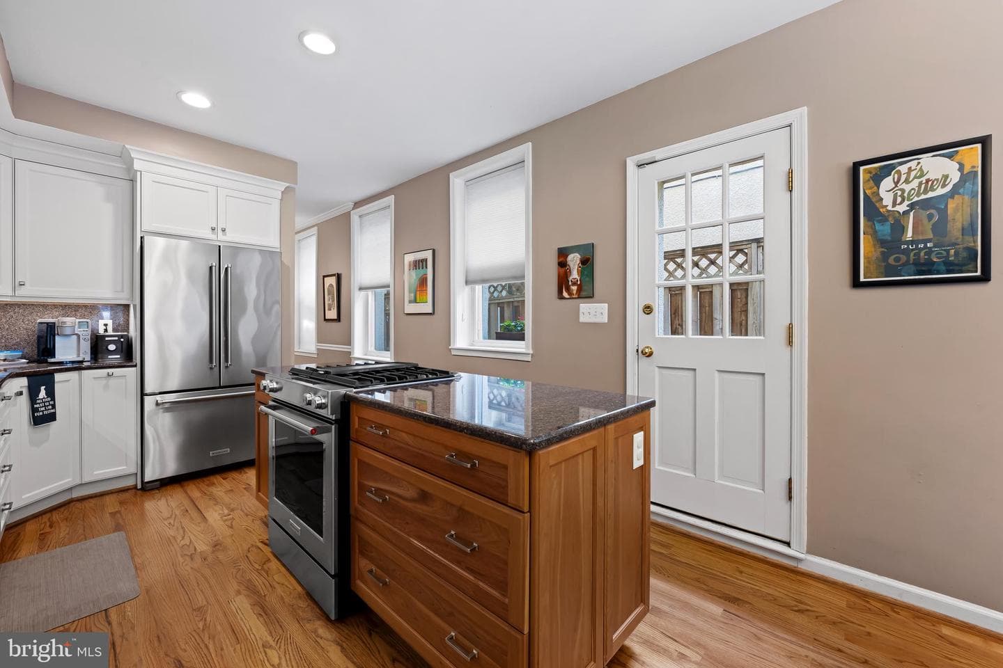 829 William Street photo 17
