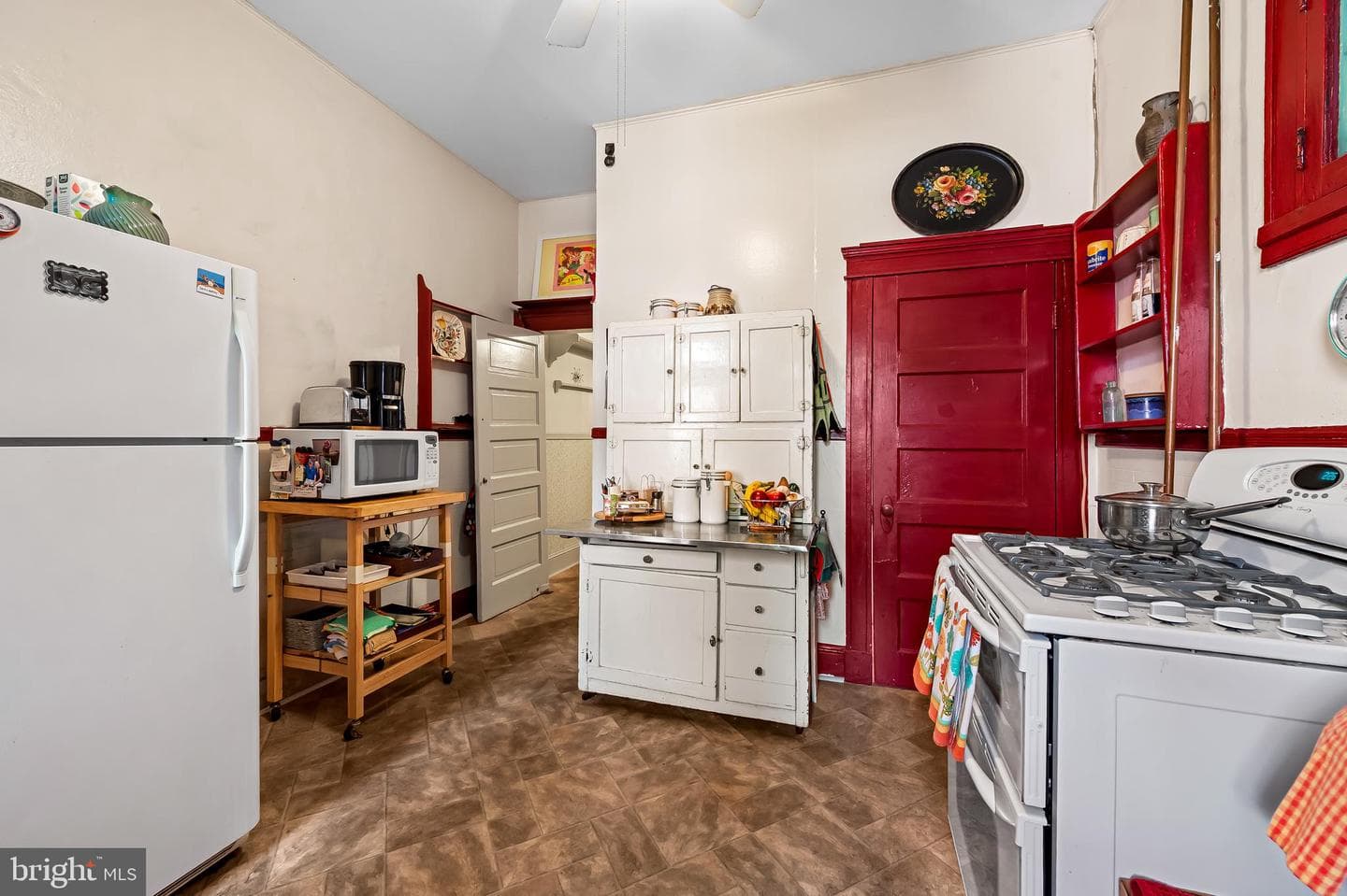 202 E 31st Street photo 25