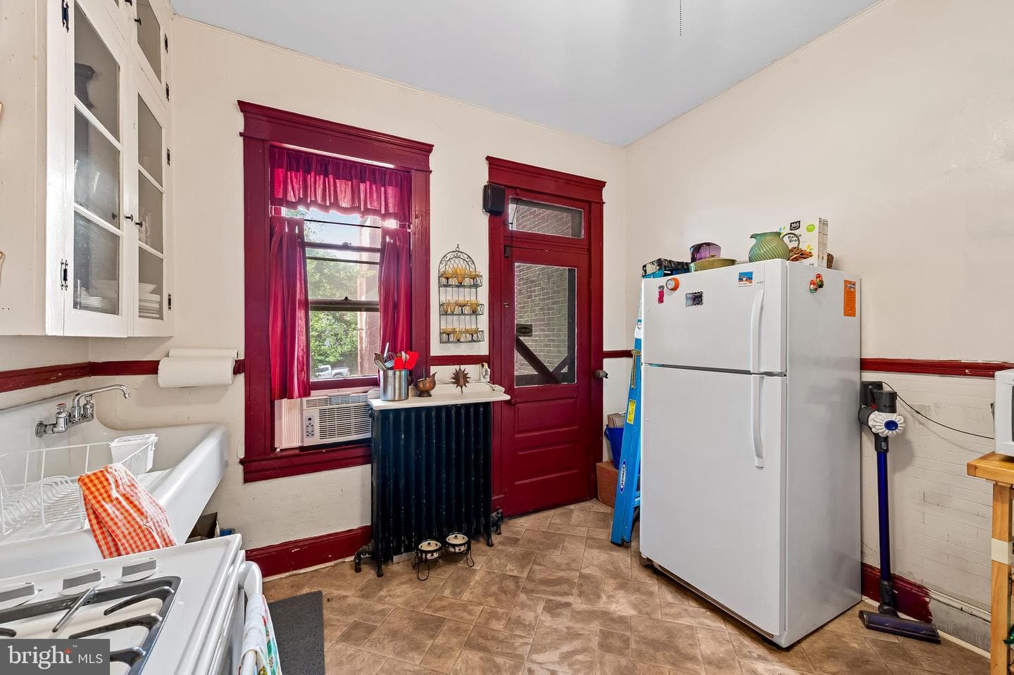 202 E 31st Street photo 26