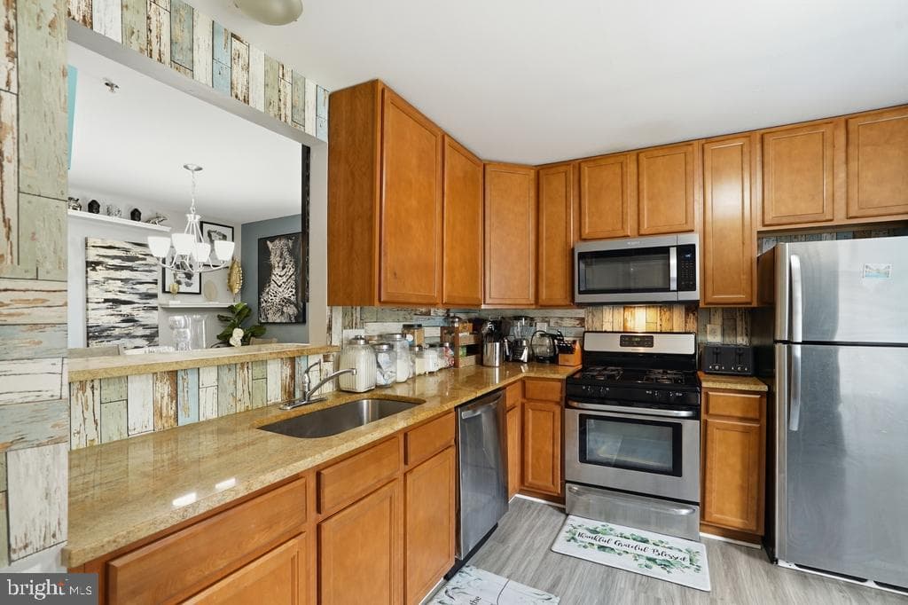 703 Brune Street photo 6