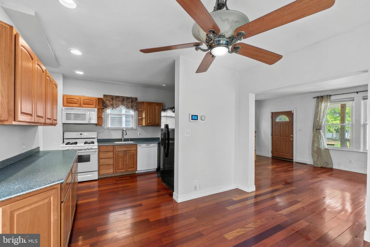 2827 Fleetwood Avenue photo 8