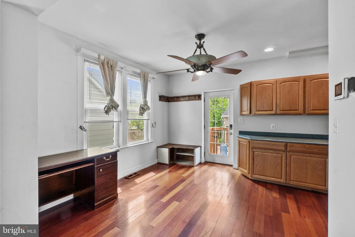 2827 Fleetwood Avenue photo 9