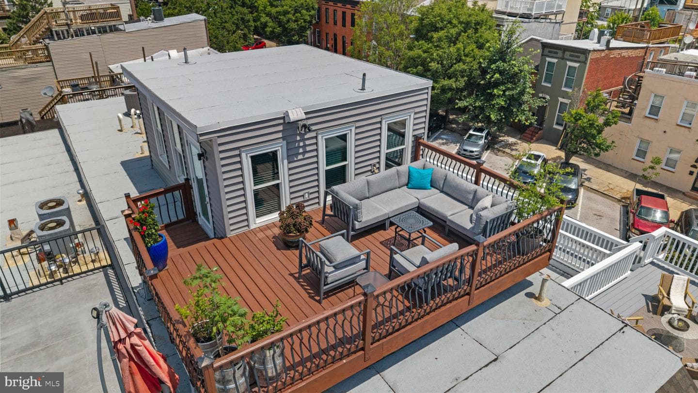 2916 Dillon Street photo 5
