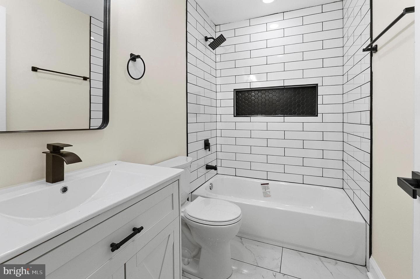 323 S Stricker Street photo 27